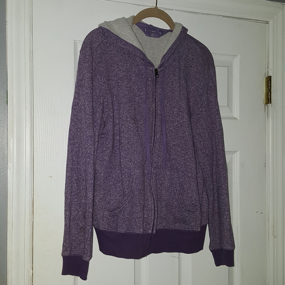 Womans purple sweatshirt‎
